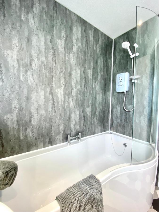 אורקני Stylish Central 2 Bedroom Apartment - Free Parking, Free Wifi מראה חיצוני תמונה
