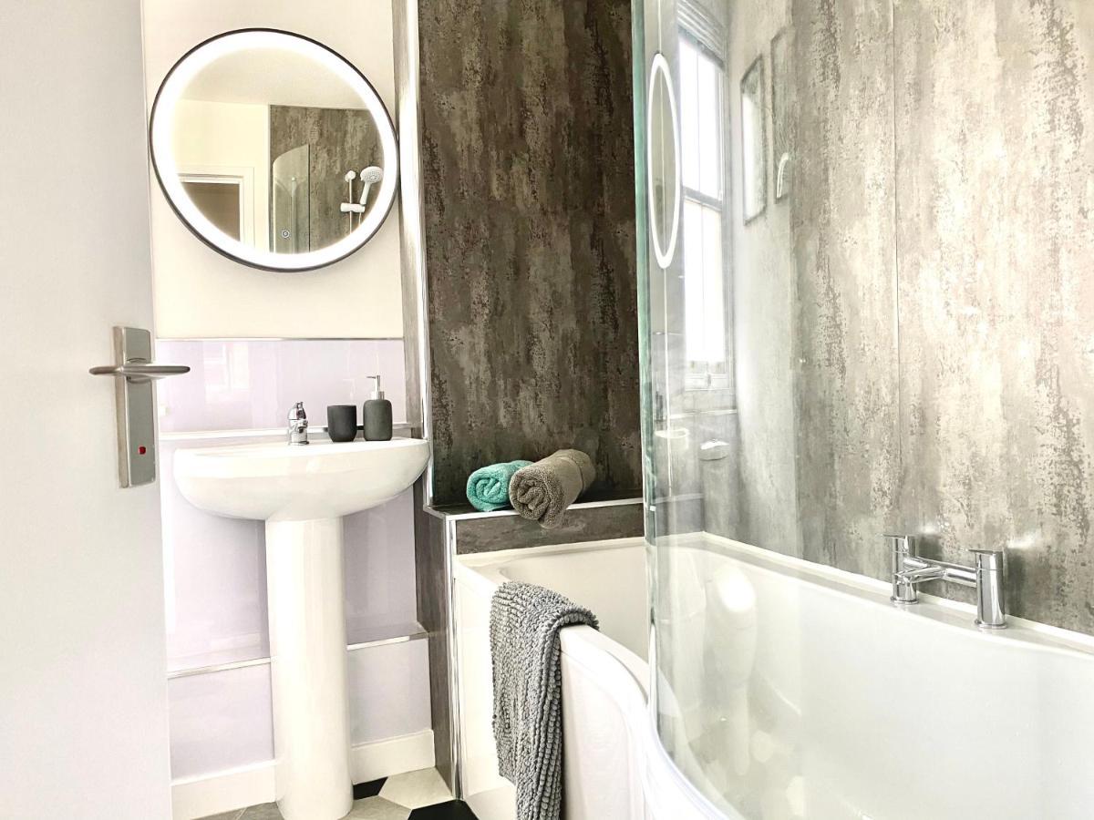 אורקני Stylish Central 2 Bedroom Apartment - Free Parking, Free Wifi מראה חיצוני תמונה